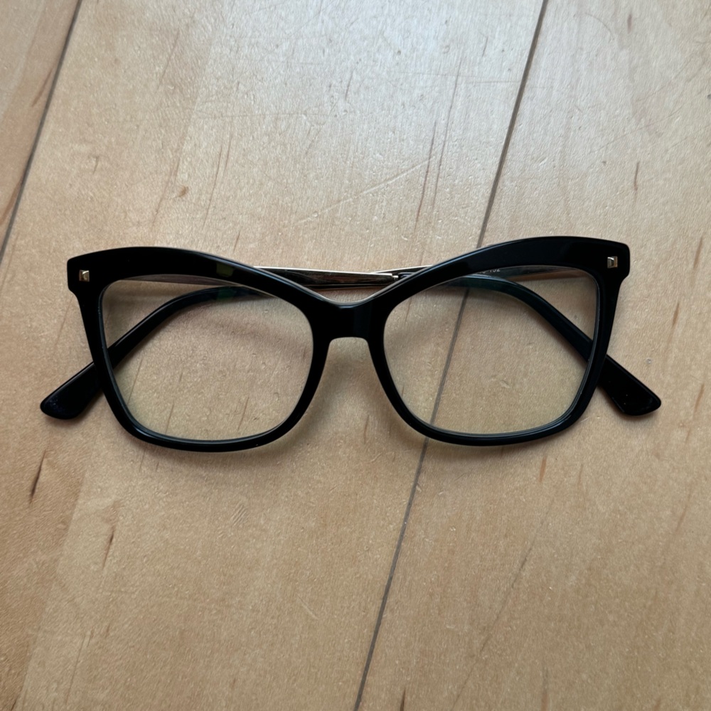 Black non-perception fashion glasses with blue light coating